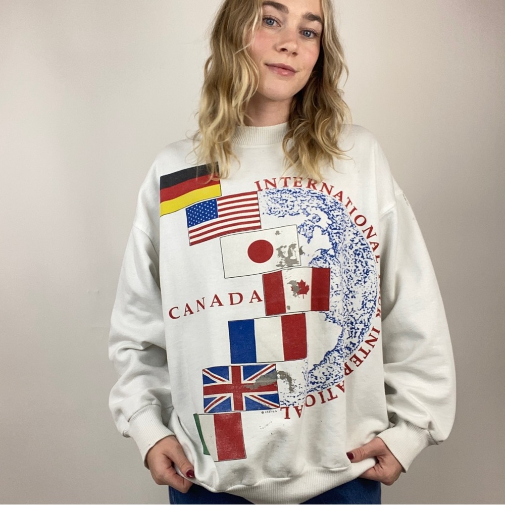 INTERNATIONAL GRAPHIC CREWNECK